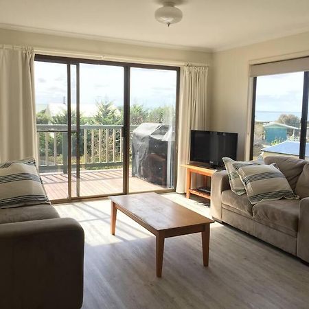 Airy Beach Escape In Ventnor Villa ภายนอก รูปภาพ